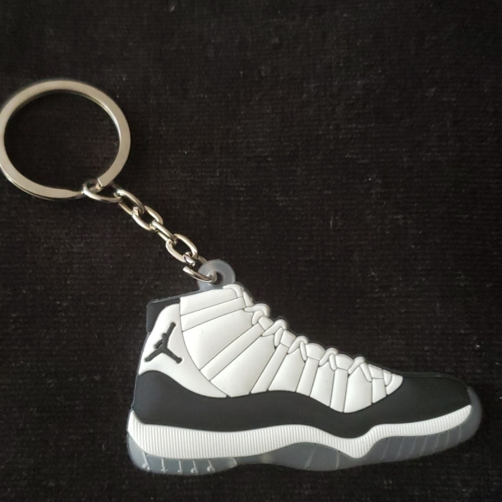 🔥Jordan (White & Blk) Shoe Keychain🔥
